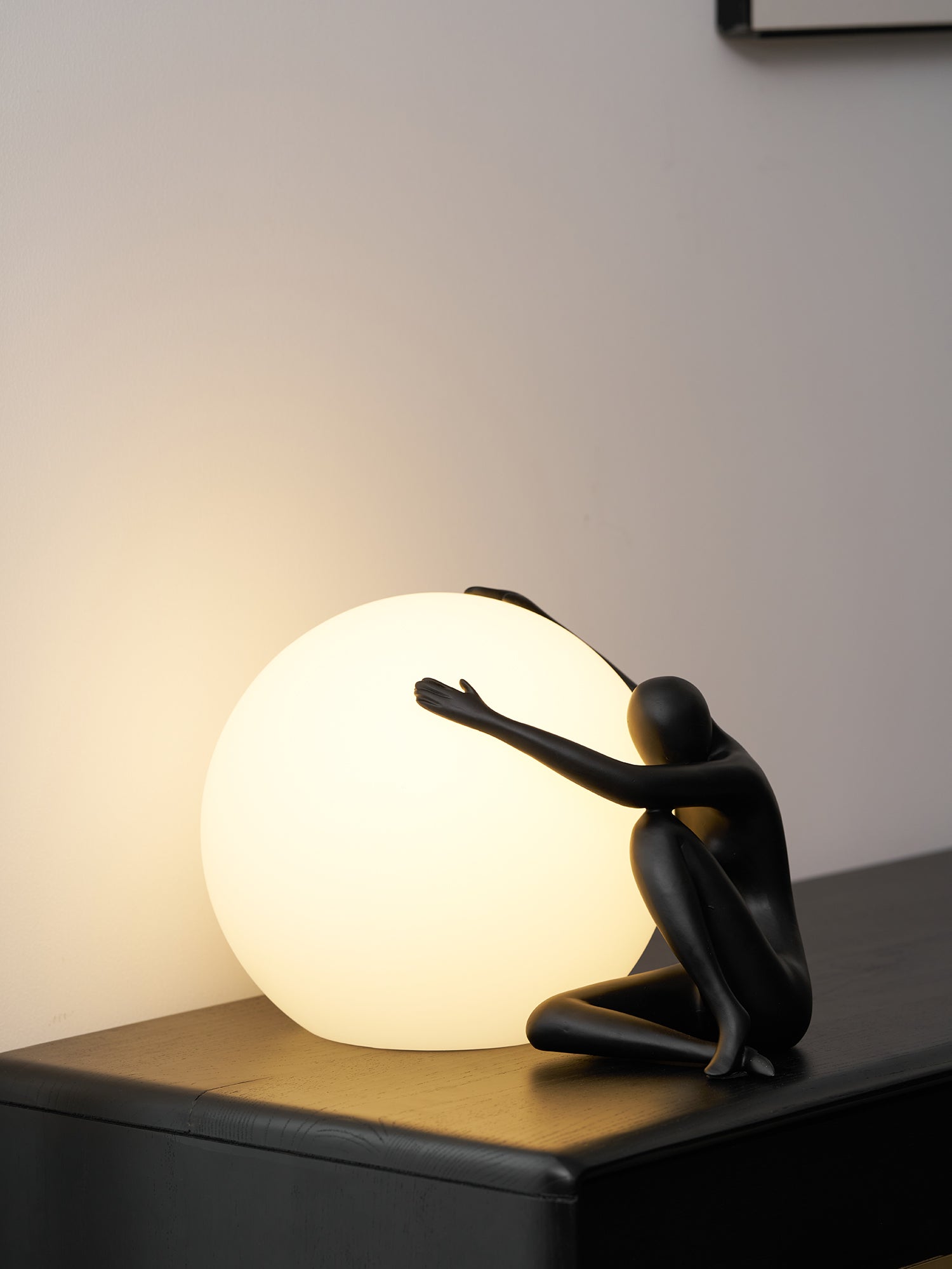 abstract-character-round-table-lamp-anzaz--29