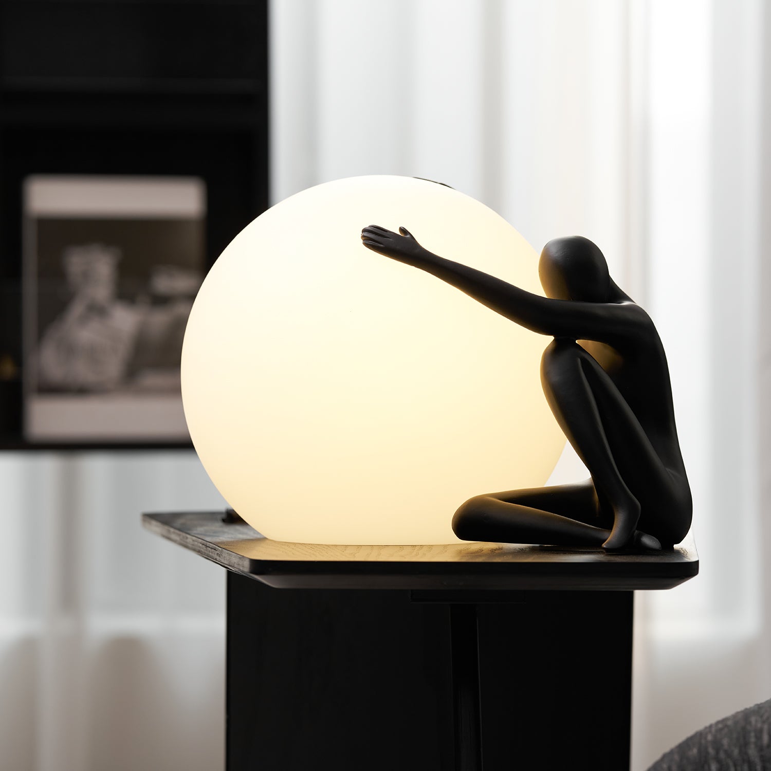 abstract-character-round-table-lamp-anzaz--30