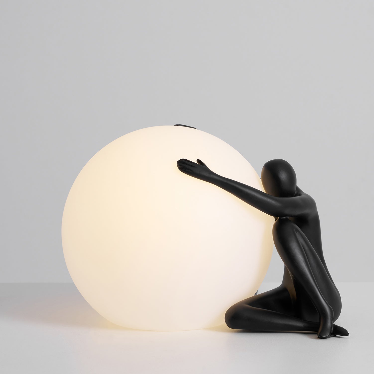 abstract-character-round-table-lamp-anzaz--41