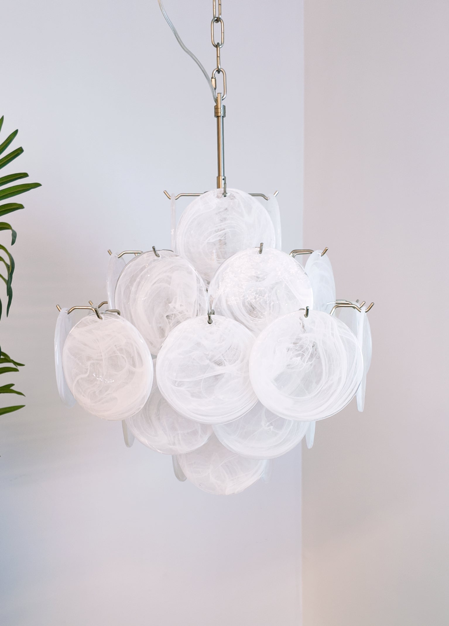 isadora-murano-white-disc-chandelier-anzaz--17