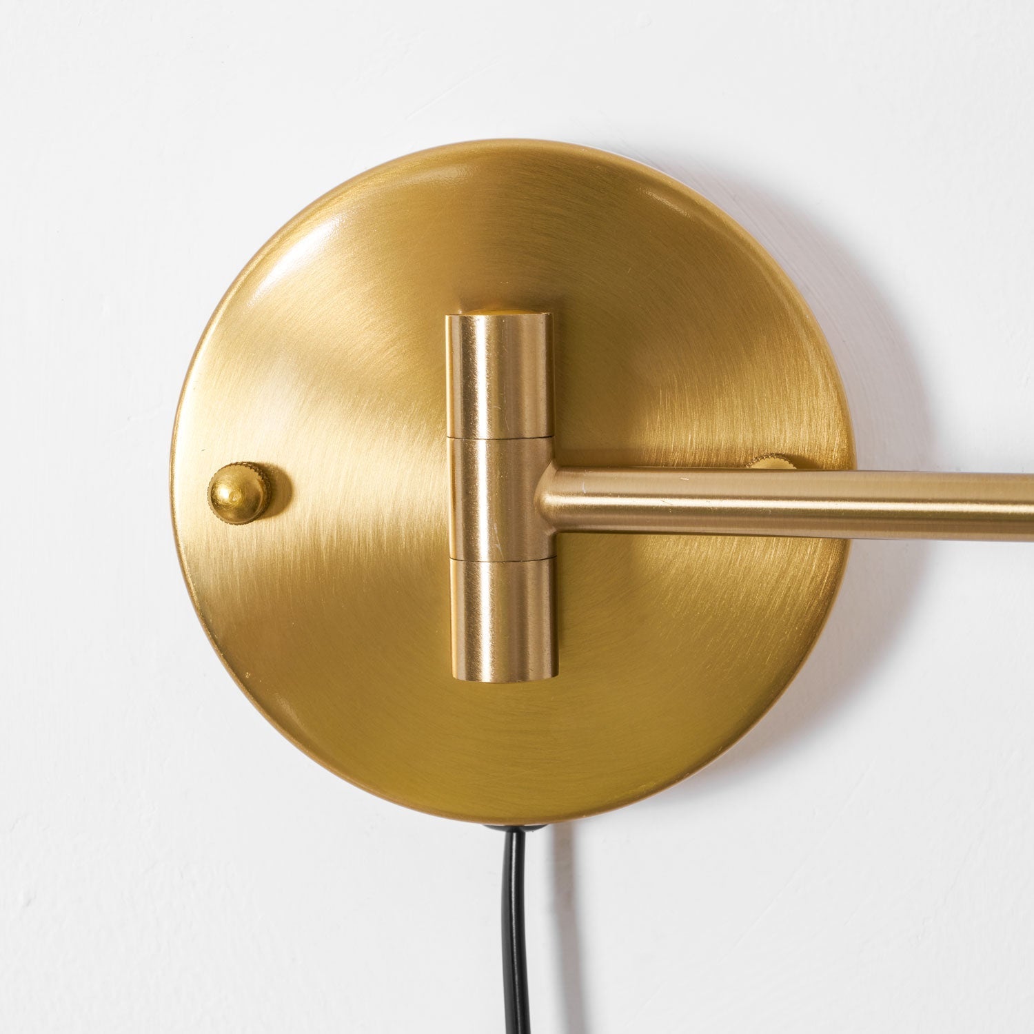 adjustable-arm-plug-in-wall-lamp-anzaz--49