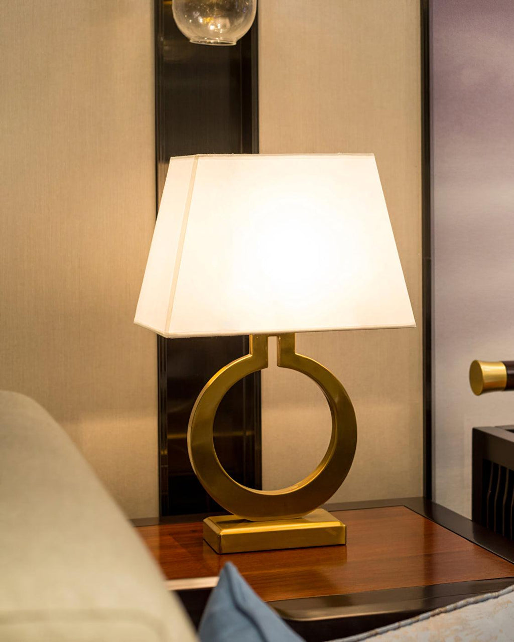 keyhole-ring-table-lamp-anzaz--13