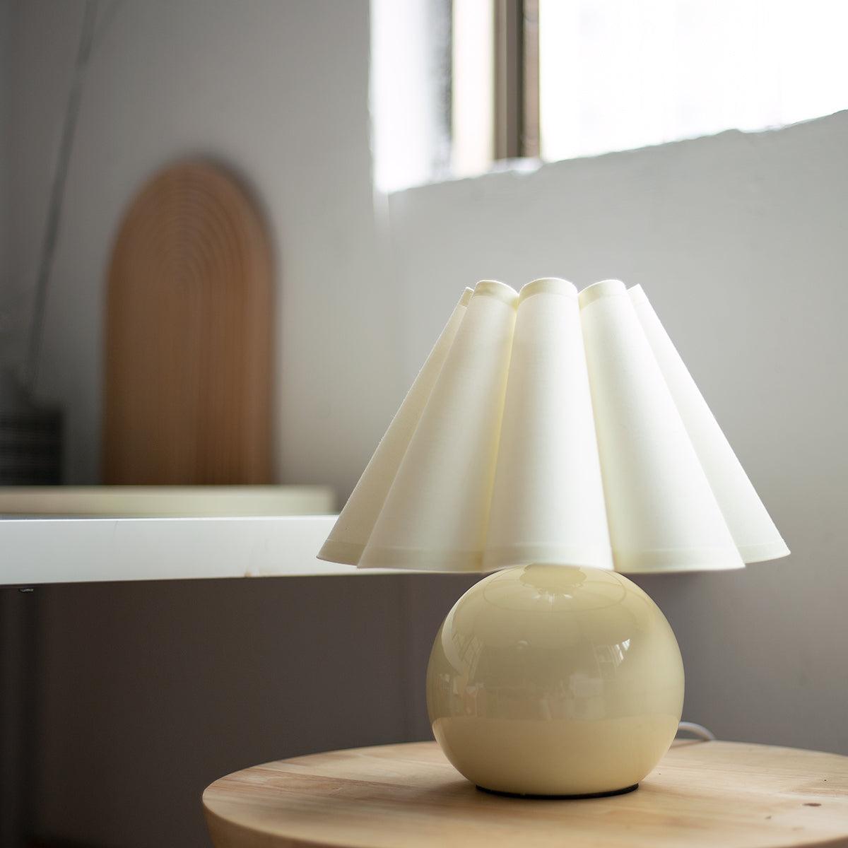 kicsi-knife-pleat-table-lamp-anzaz--30