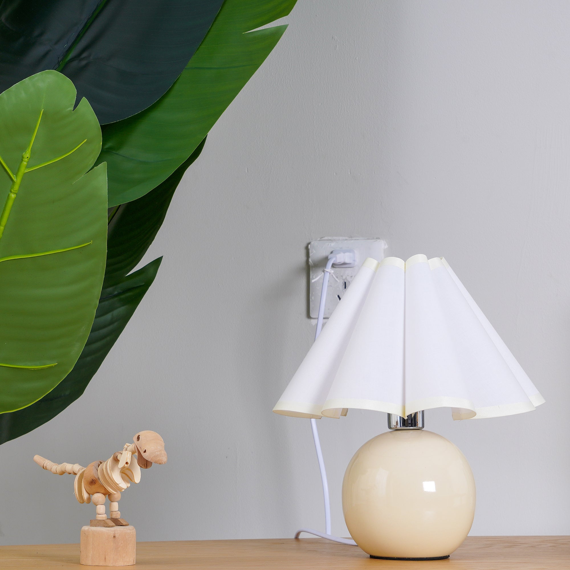 kicsi-knife-pleat-table-lamp-anzaz--13