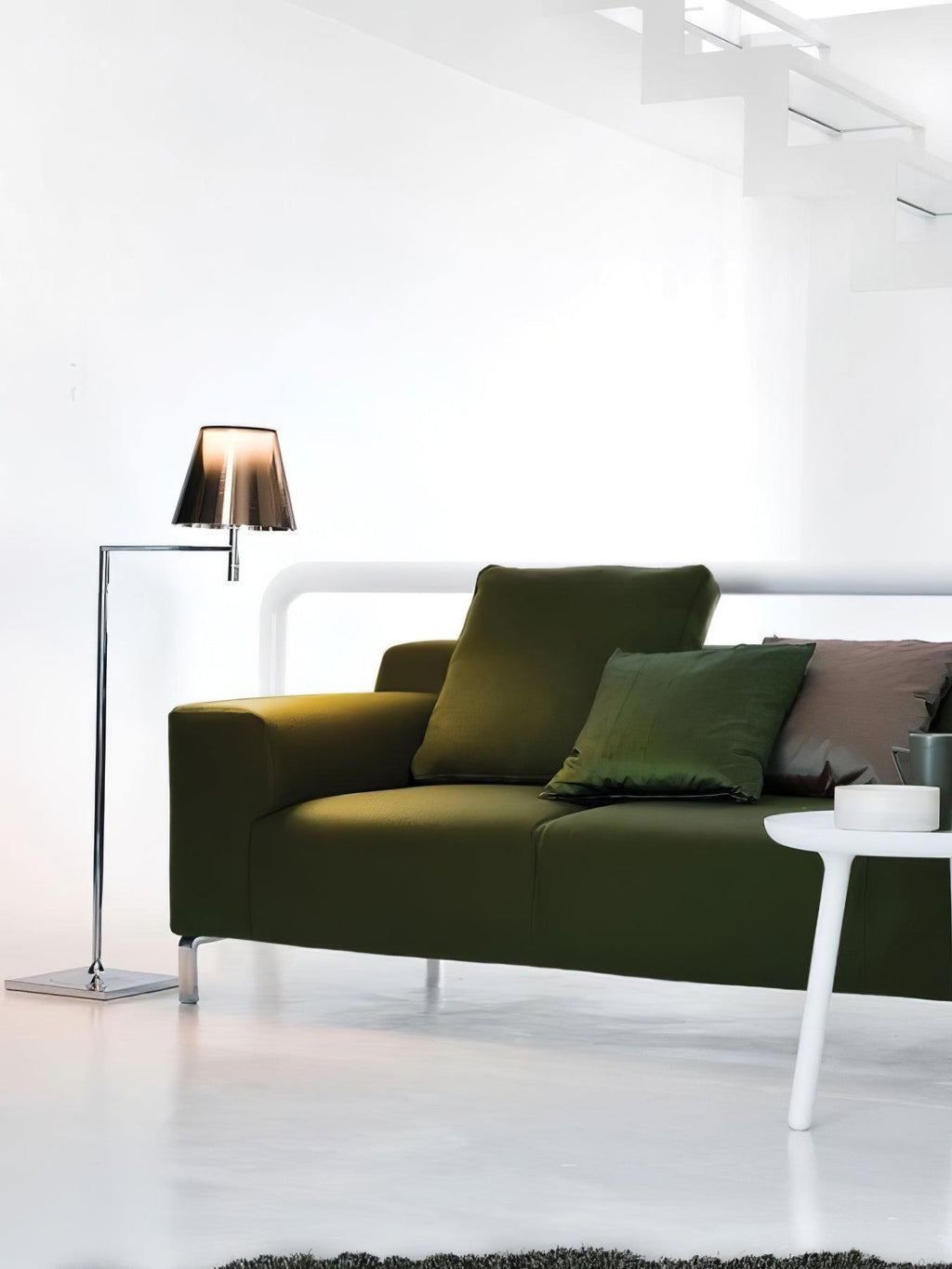 chrome-prism-bending-floor-light-anzaz-Chrome & Smoke gray-6
