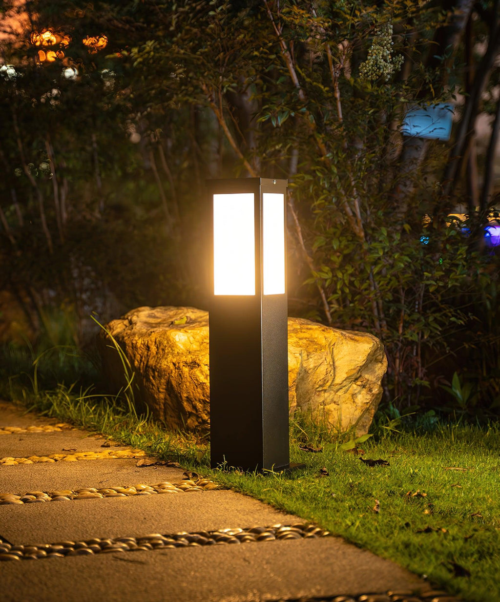 kuzco-bollard-outdoor-light-anzaz--4