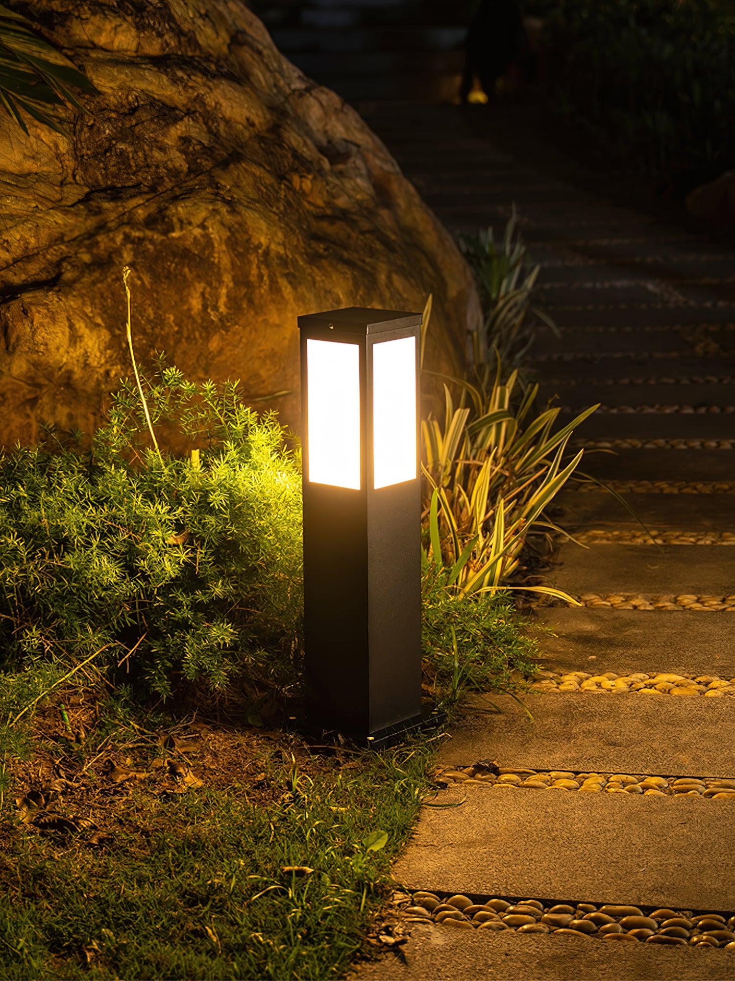 kuzco-bollard-outdoor-light-anzaz--6