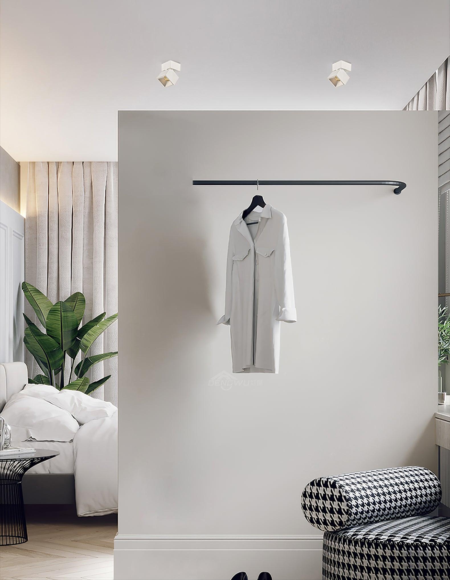 lara2-spotlights-anzaz-White+Black-20