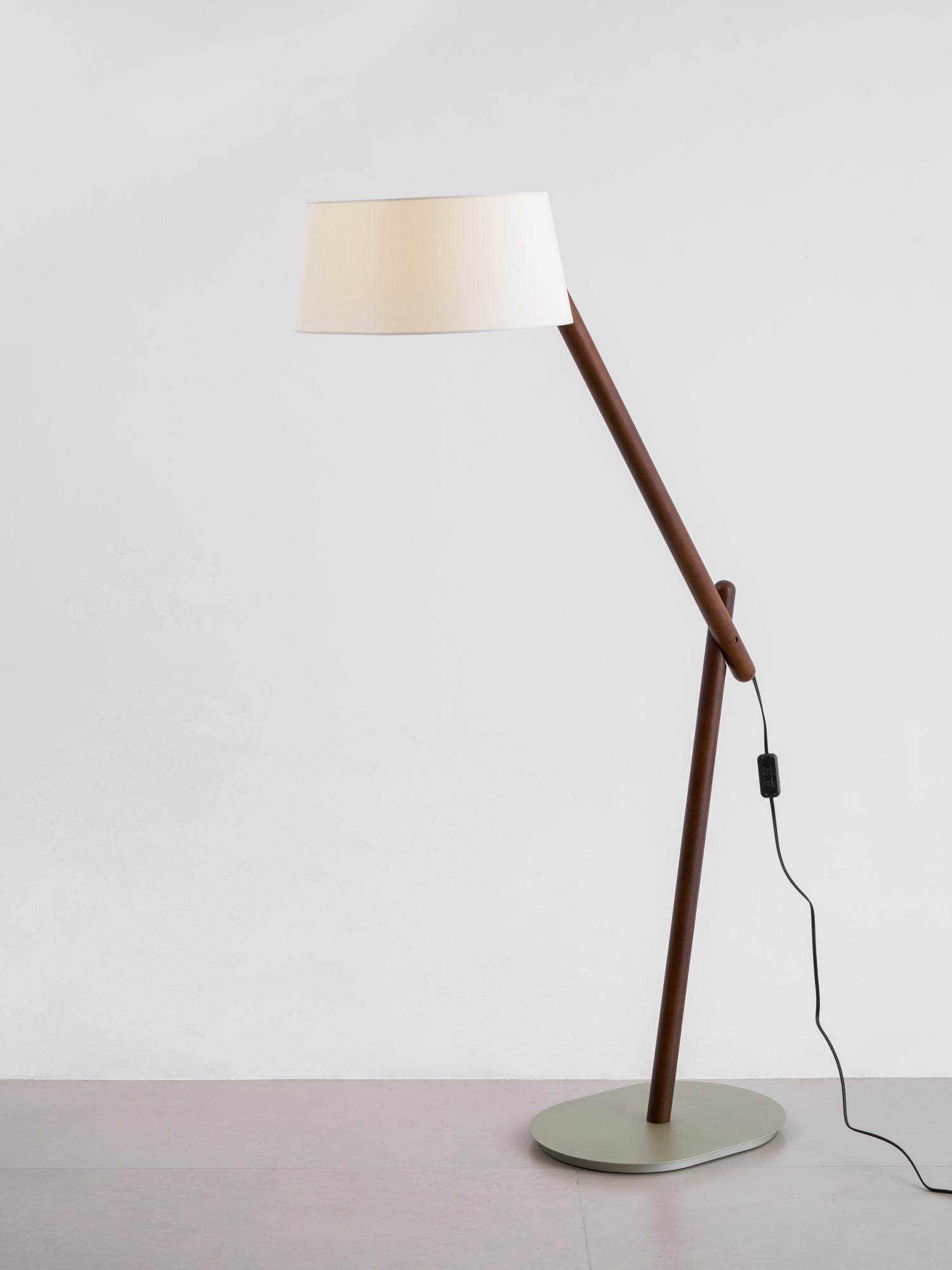 lean-pivot-floor-lamp-anzaz--44