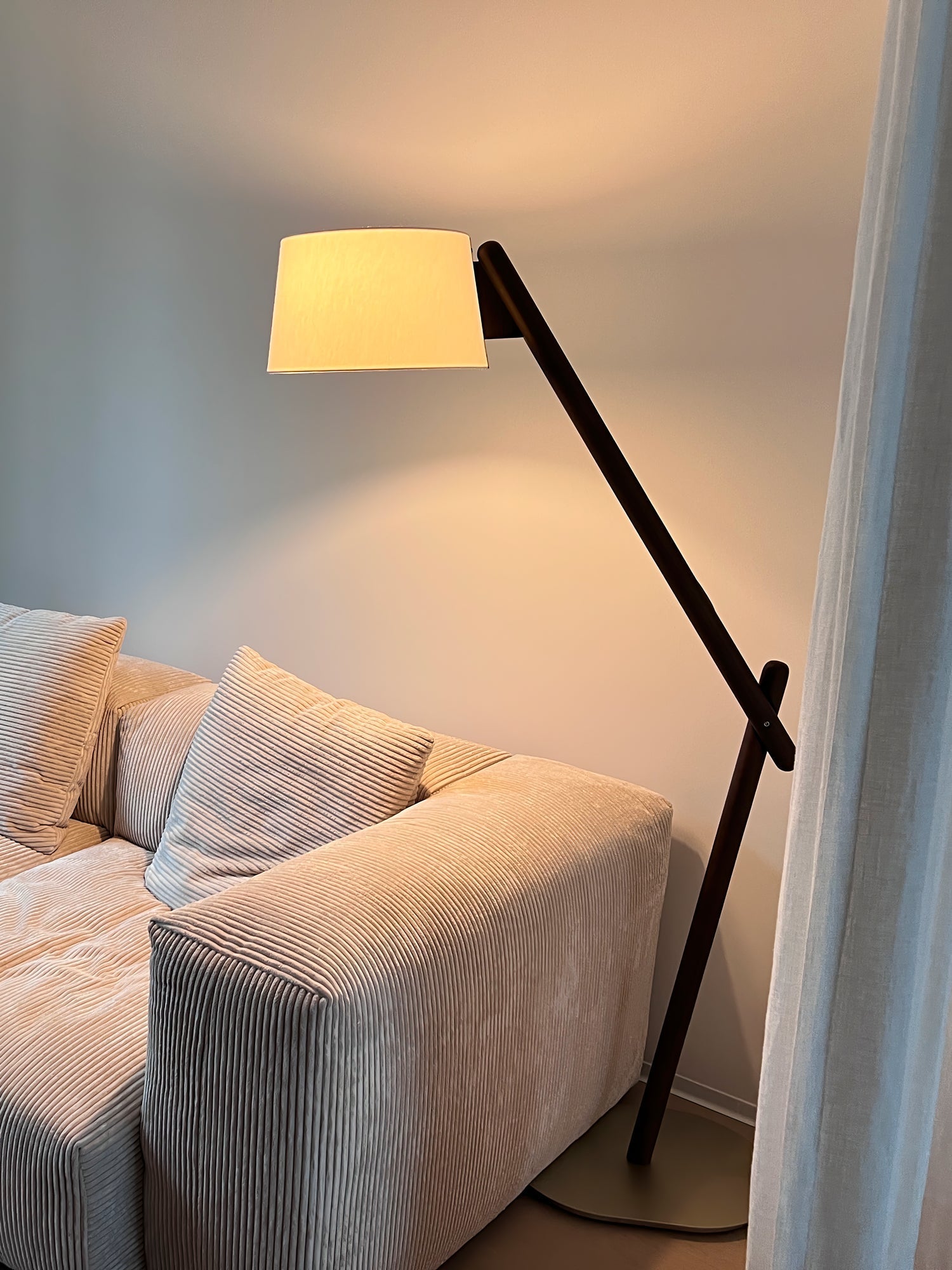 lean-pivot-floor-lamp-anzaz--37