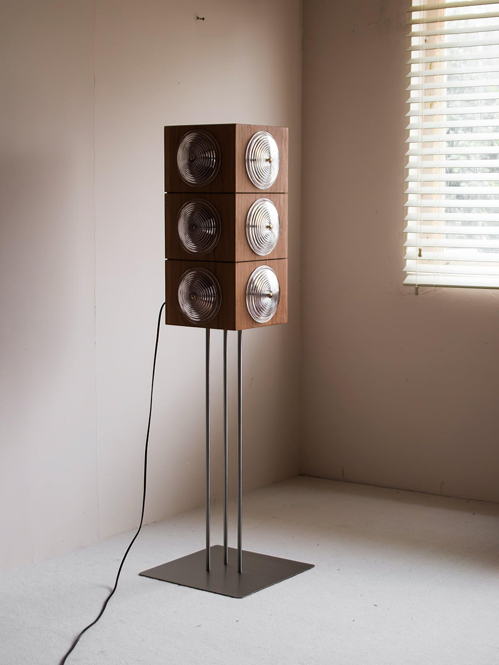 cinematic-lightbox-camera-floor-lamp-anzaz--13