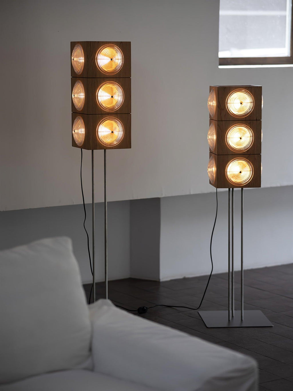 cinematic-lightbox-camera-floor-lamp-anzaz-Cherry Wood-4