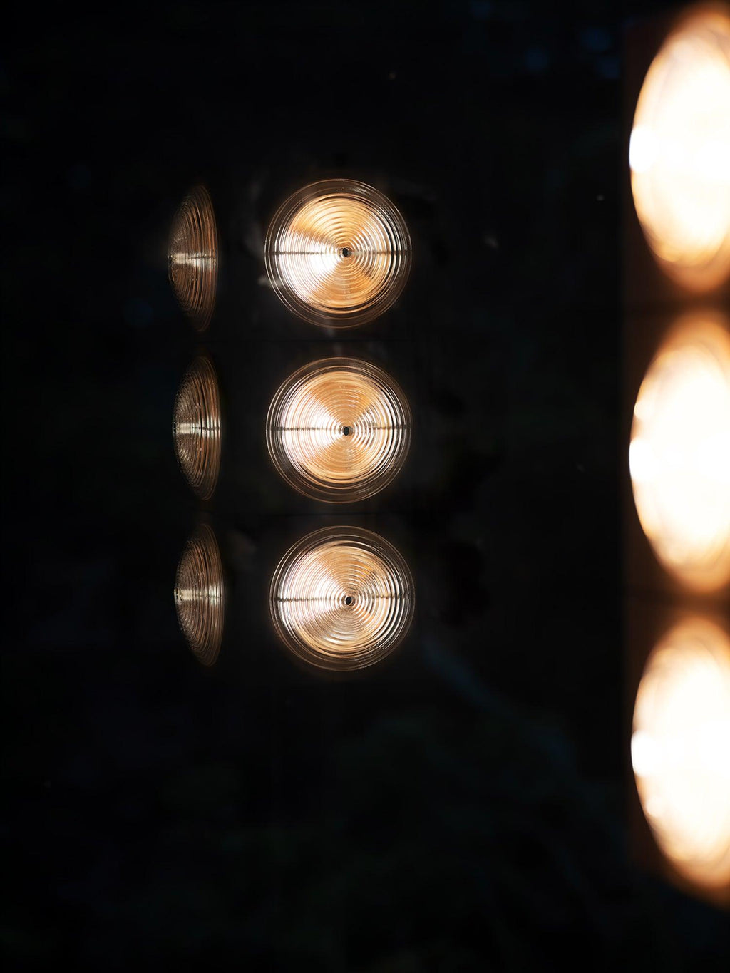 cinematic-lightbox-camera-floor-lamp-anzaz--9