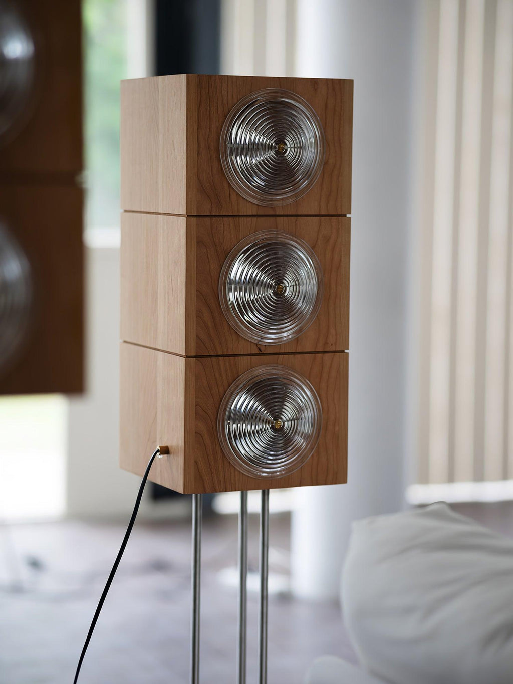 cinematic-lightbox-camera-floor-lamp-anzaz--11
