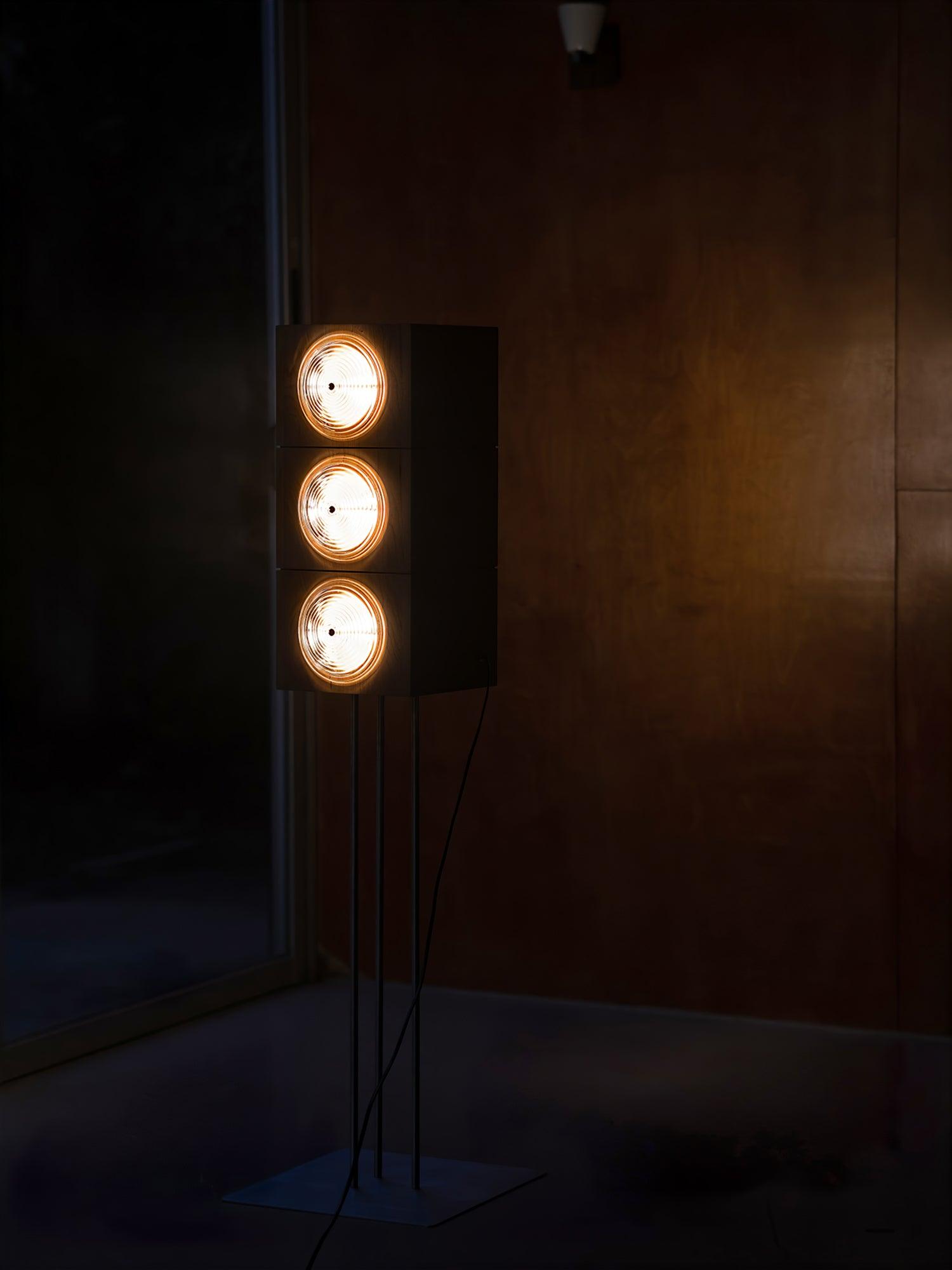 cinematic-lightbox-camera-floor-lamp-anzaz--12