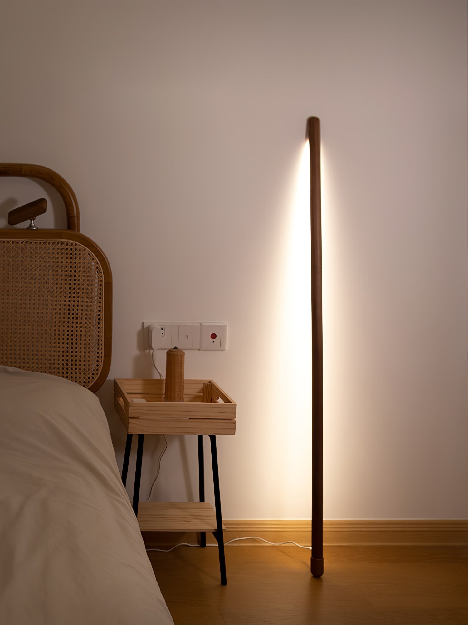 line-assist-ambience-floor-lamp-anzaz-Wood color-5