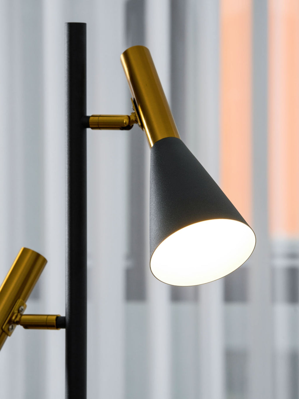 lron-mouth-floor-lamp-anzaz--41