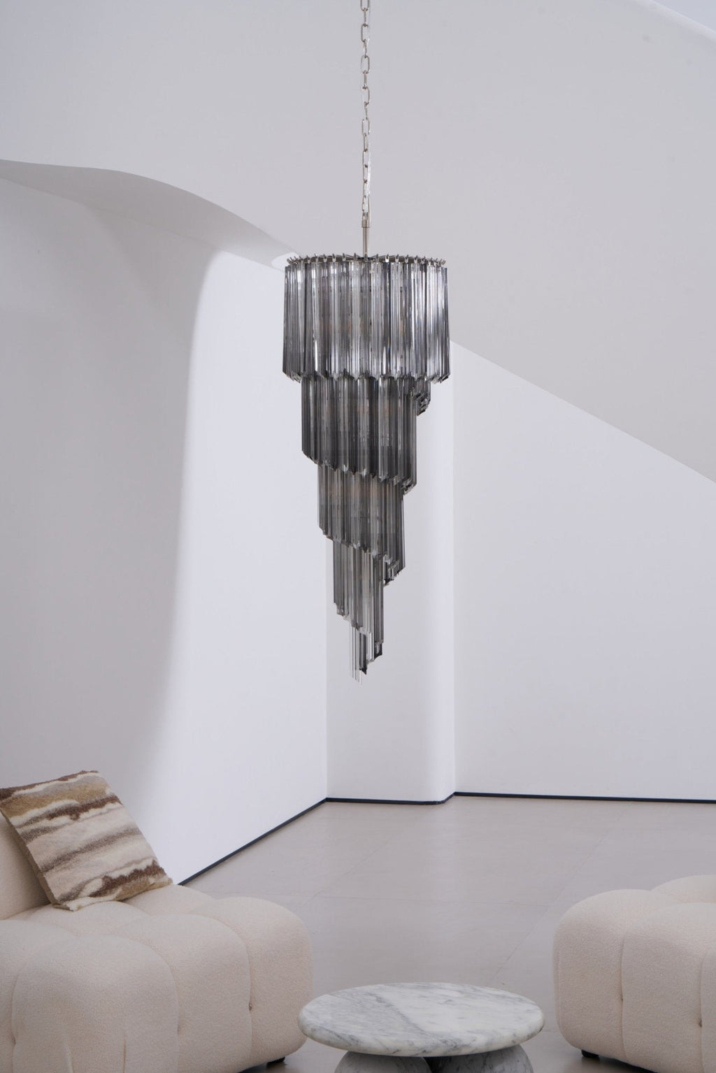 lucente-noir-spiral-chandelier-anzaz--33