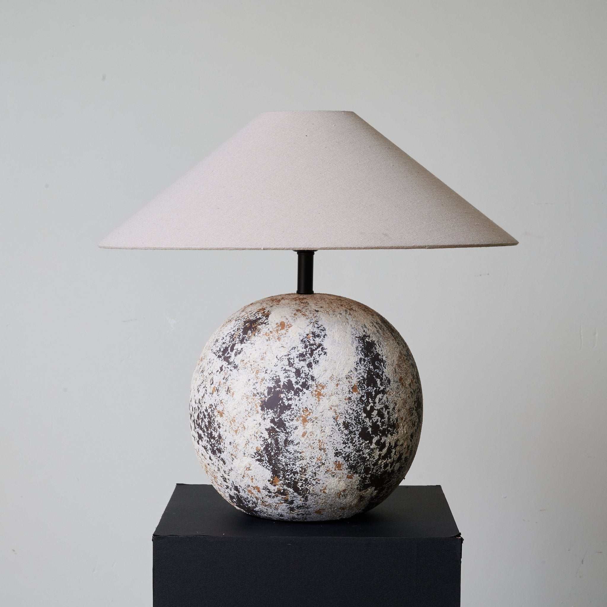 luna-terra-table-lamp-anzaz--5