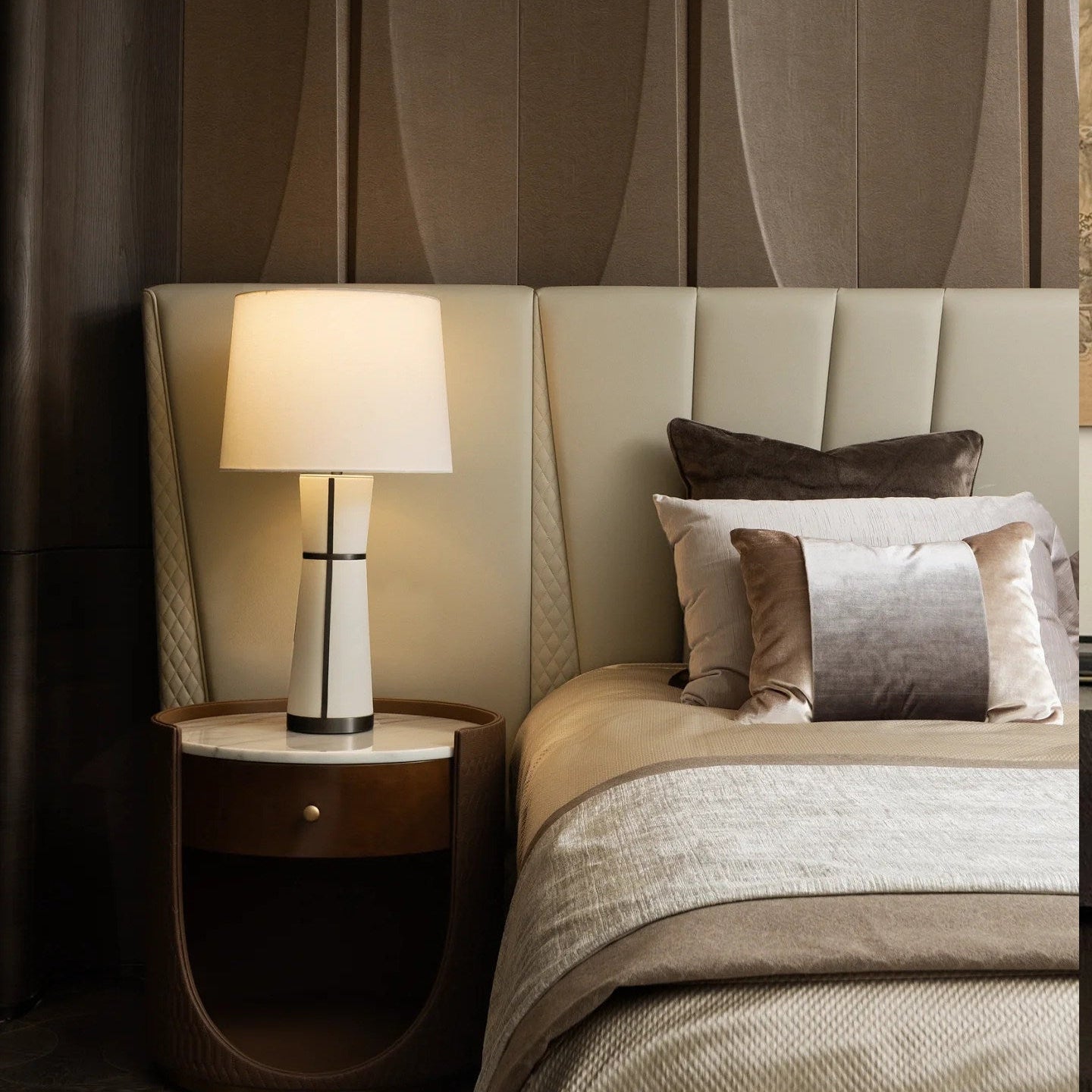 luxe-leather-table-lamp-anzaz-White-4