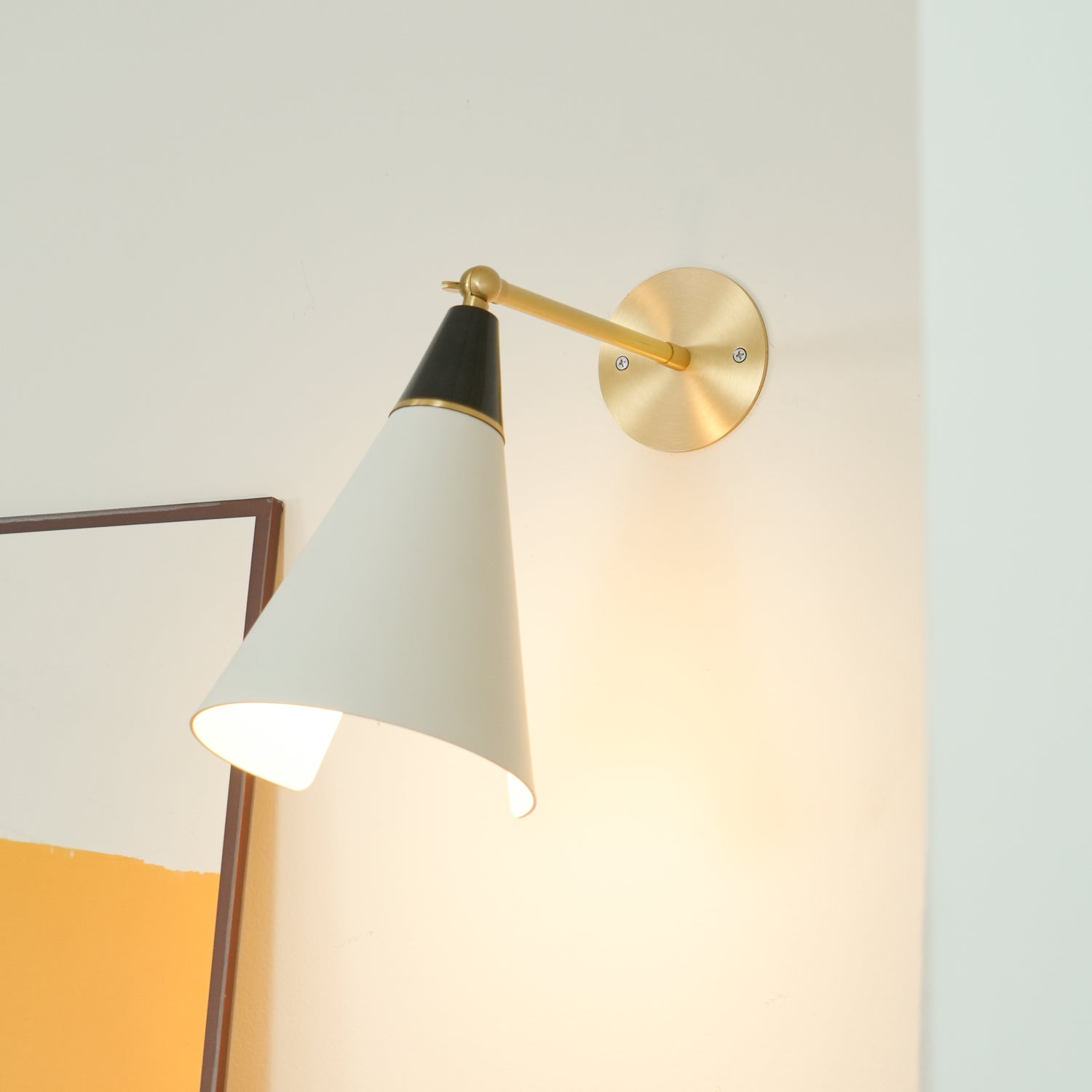 petite-magari-wall-lamp-anzaz-White & Brass-2
