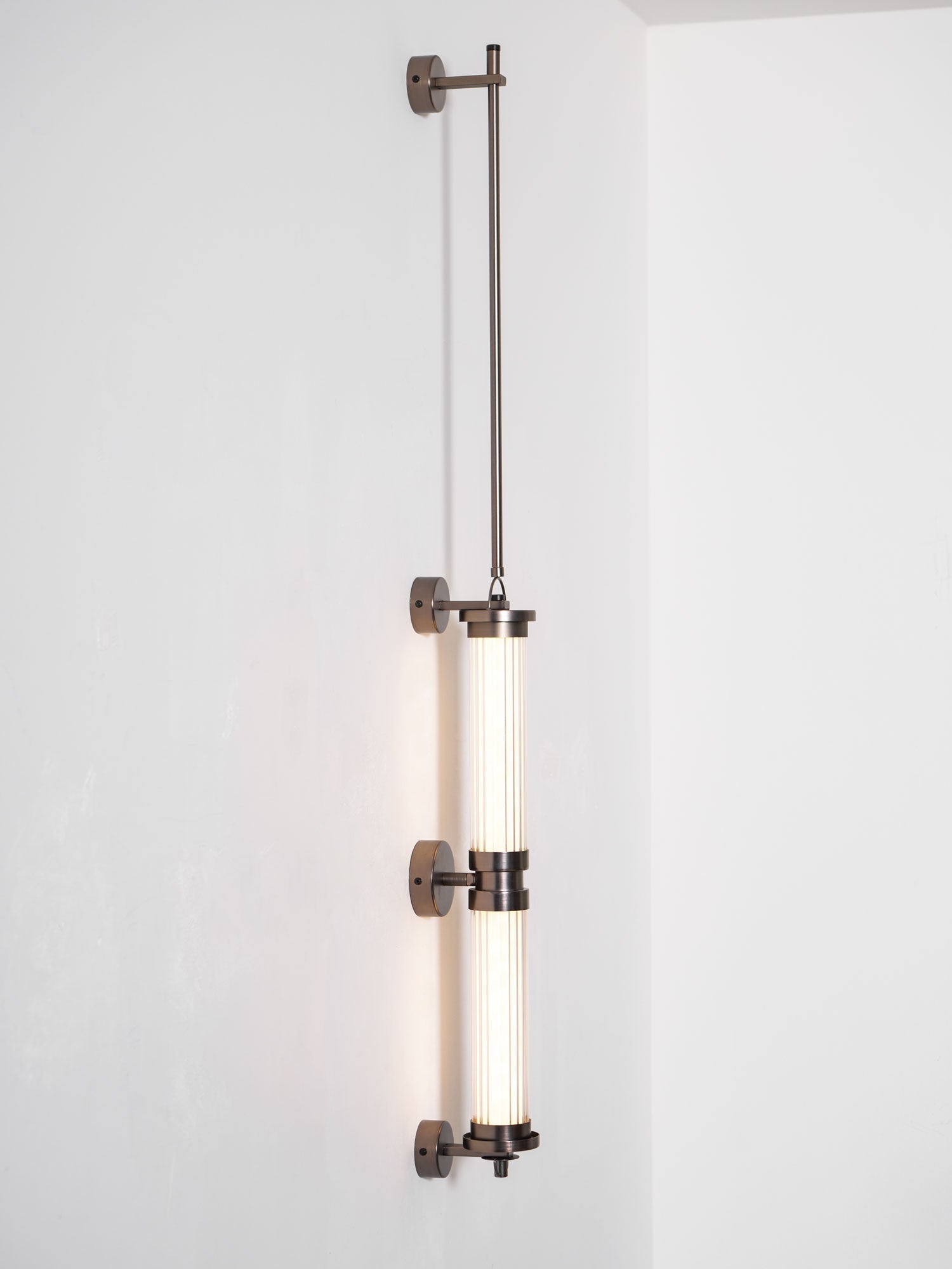 meridian-vertical-wall-sconce-anzaz--16
