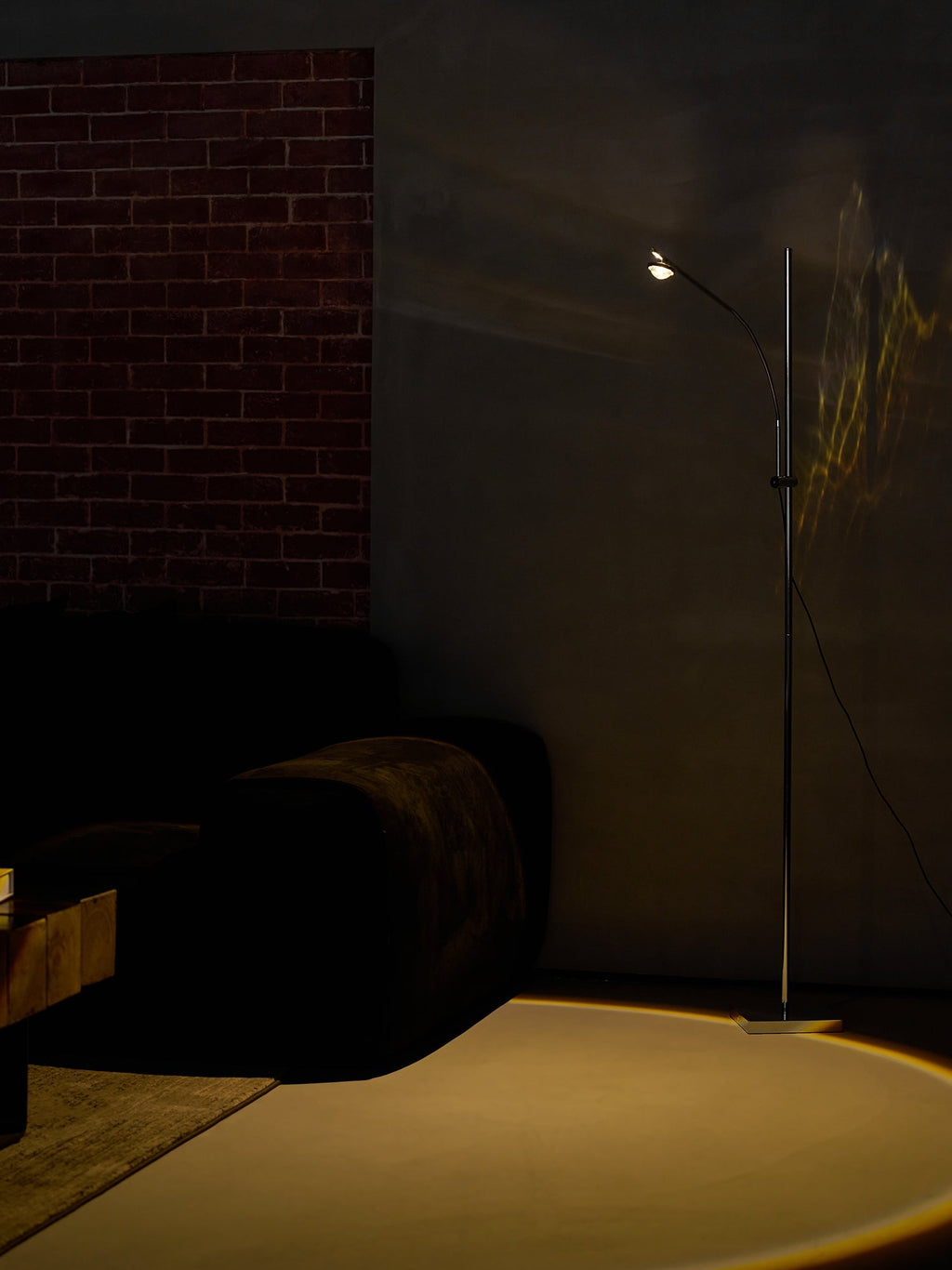 metal-body-graceful-floor-lamp-anzaz--19