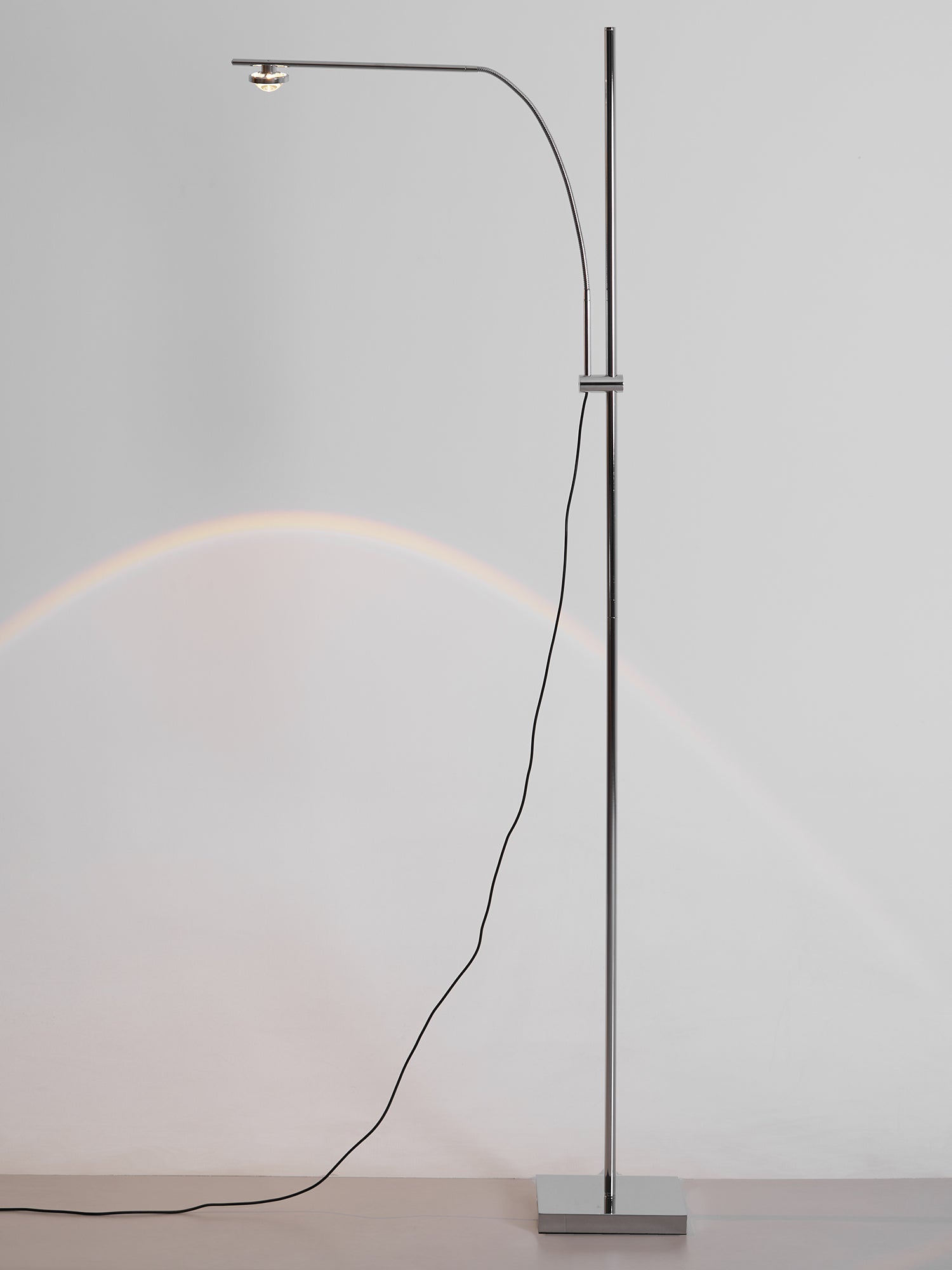 metal-body-graceful-floor-lamp-anzaz--25
