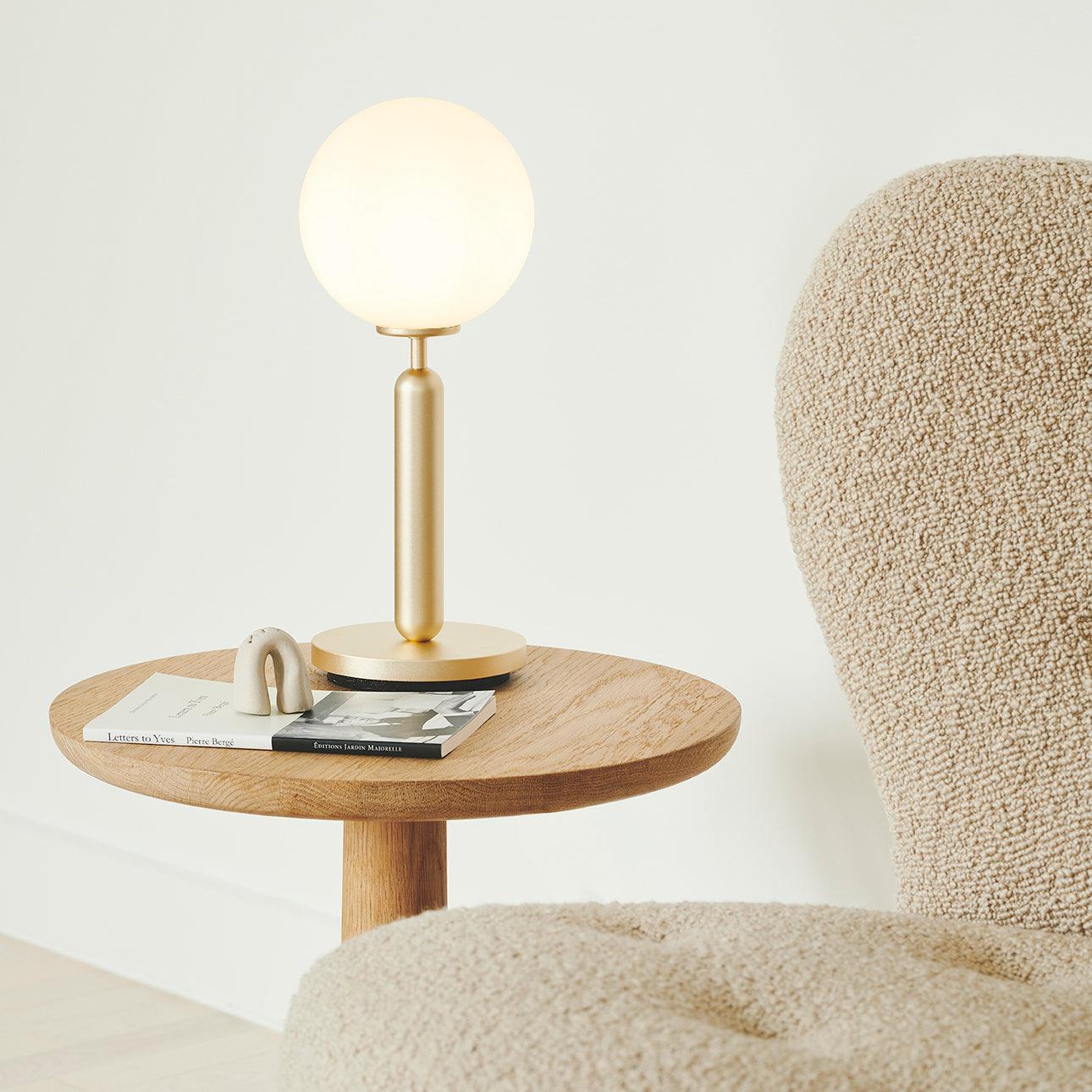 miira-table-lamp-anzaz-Black & White glass-3