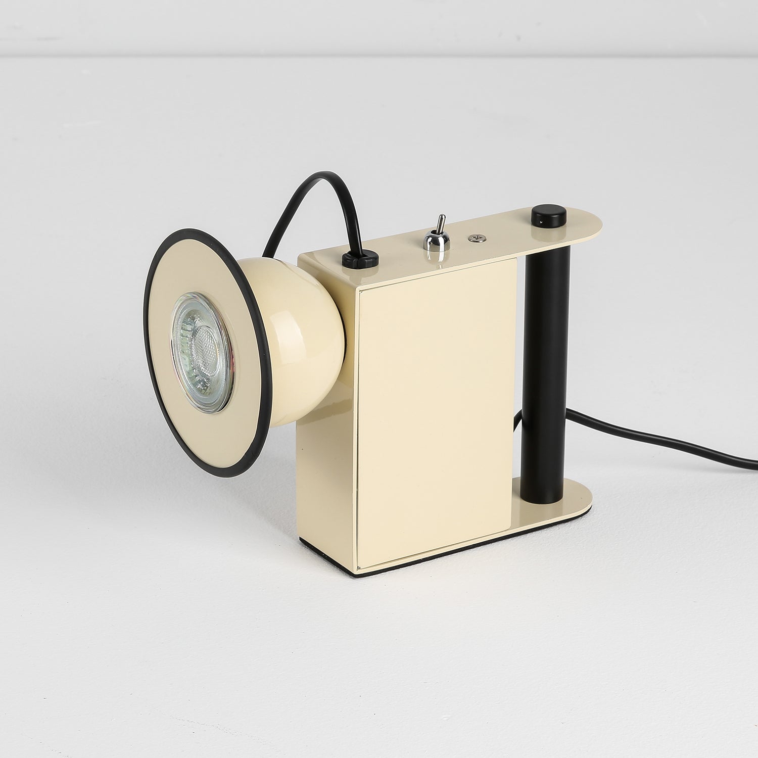 roland-camera-table-light-anzaz-Red-9