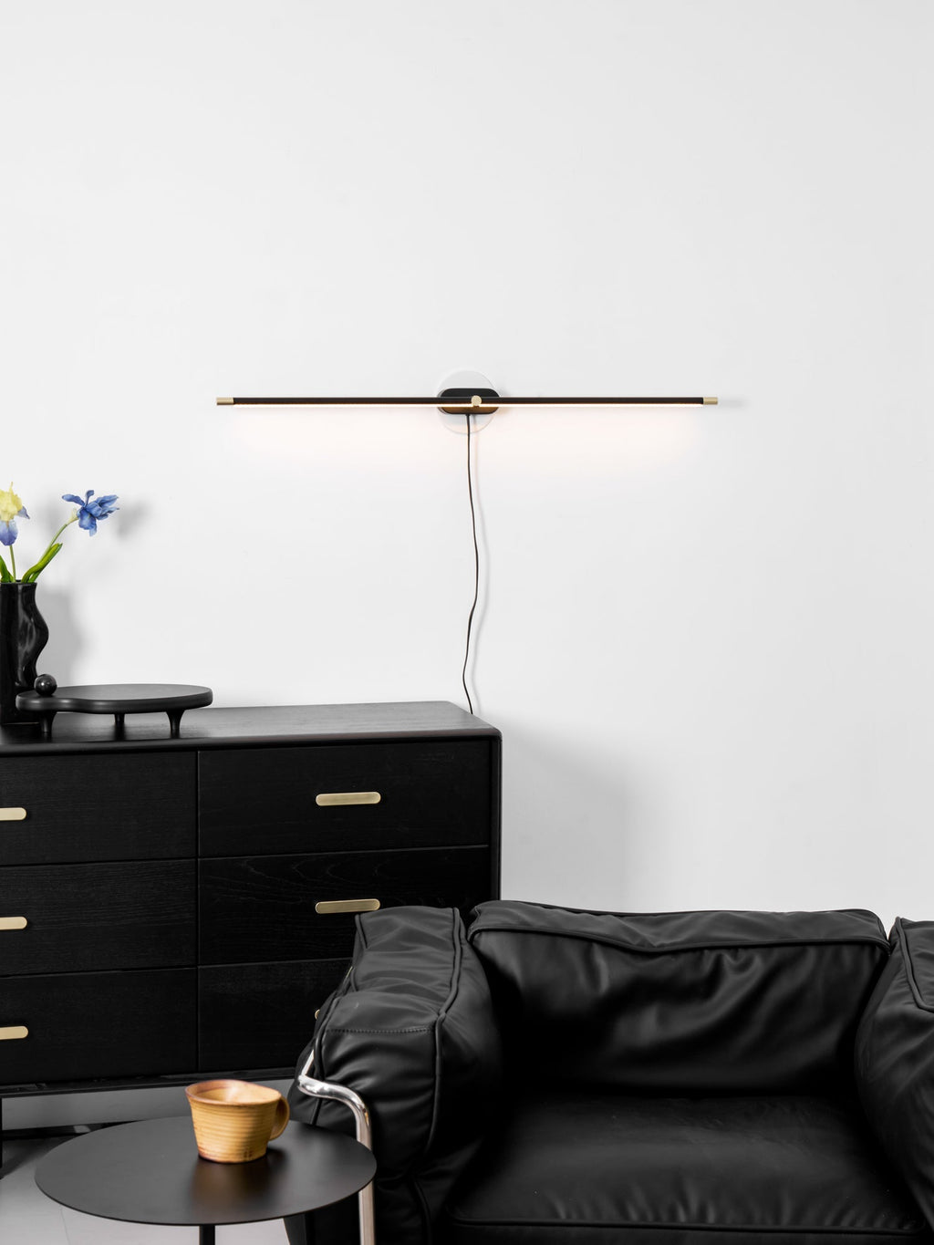 minimalist-linear-plug-in-wall-lamp-anzaz-Black+Gold & Warm Light-9
