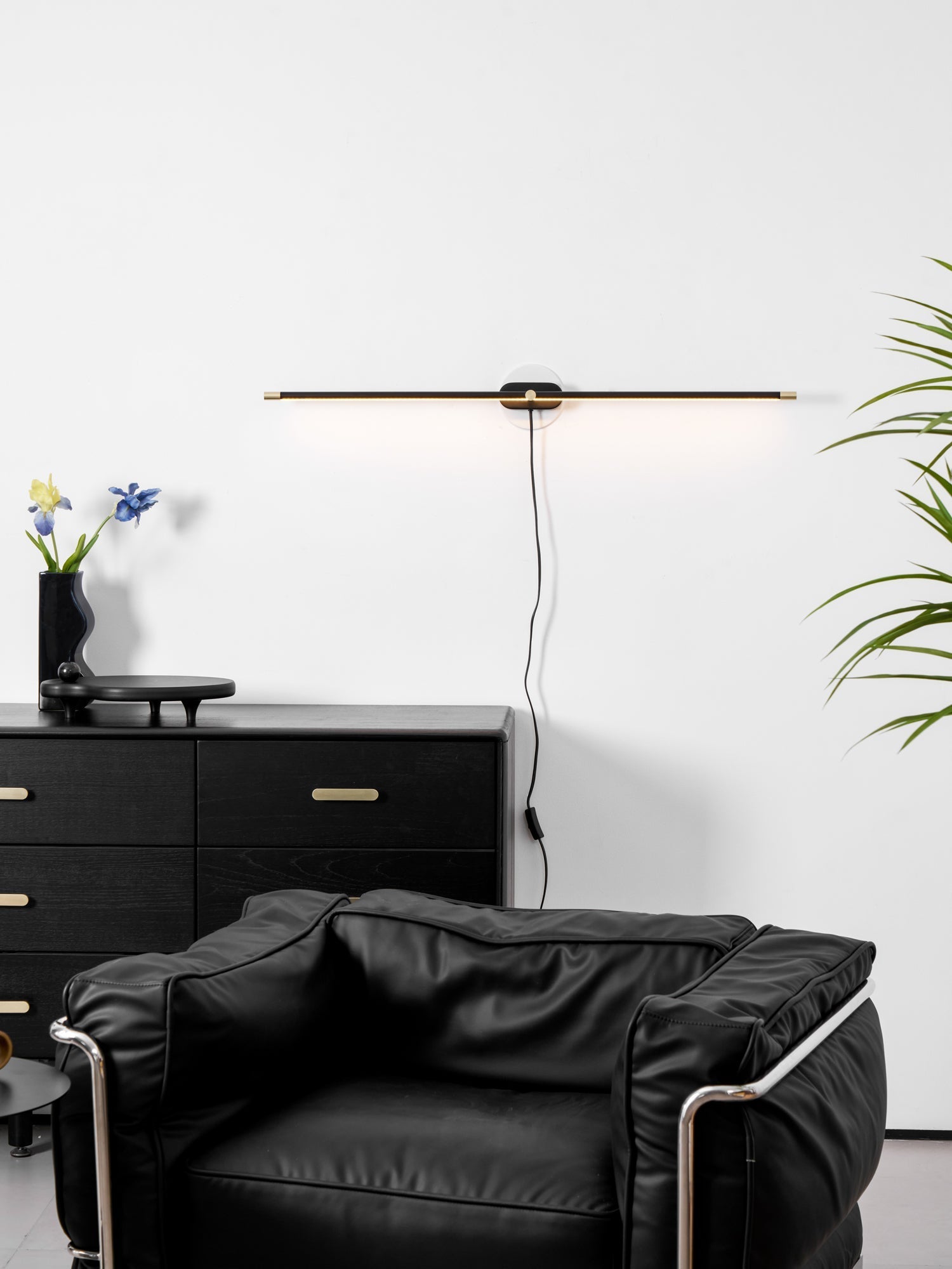 minimalist-linear-plug-in-wall-lamp-anzaz-Black+Gold & Warm Light-10
