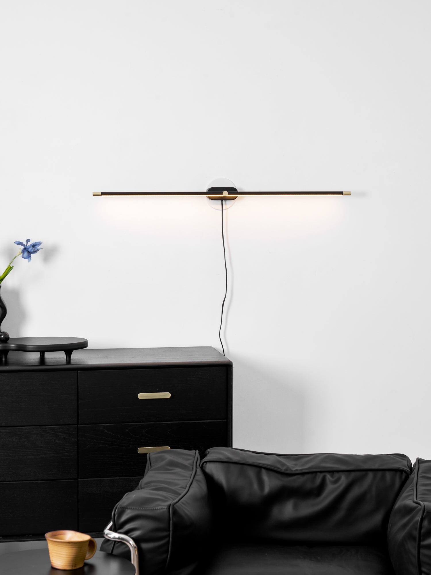 minimalist-linear-plug-in-wall-lamp-anzaz-Black+Gold & Warm Light-11