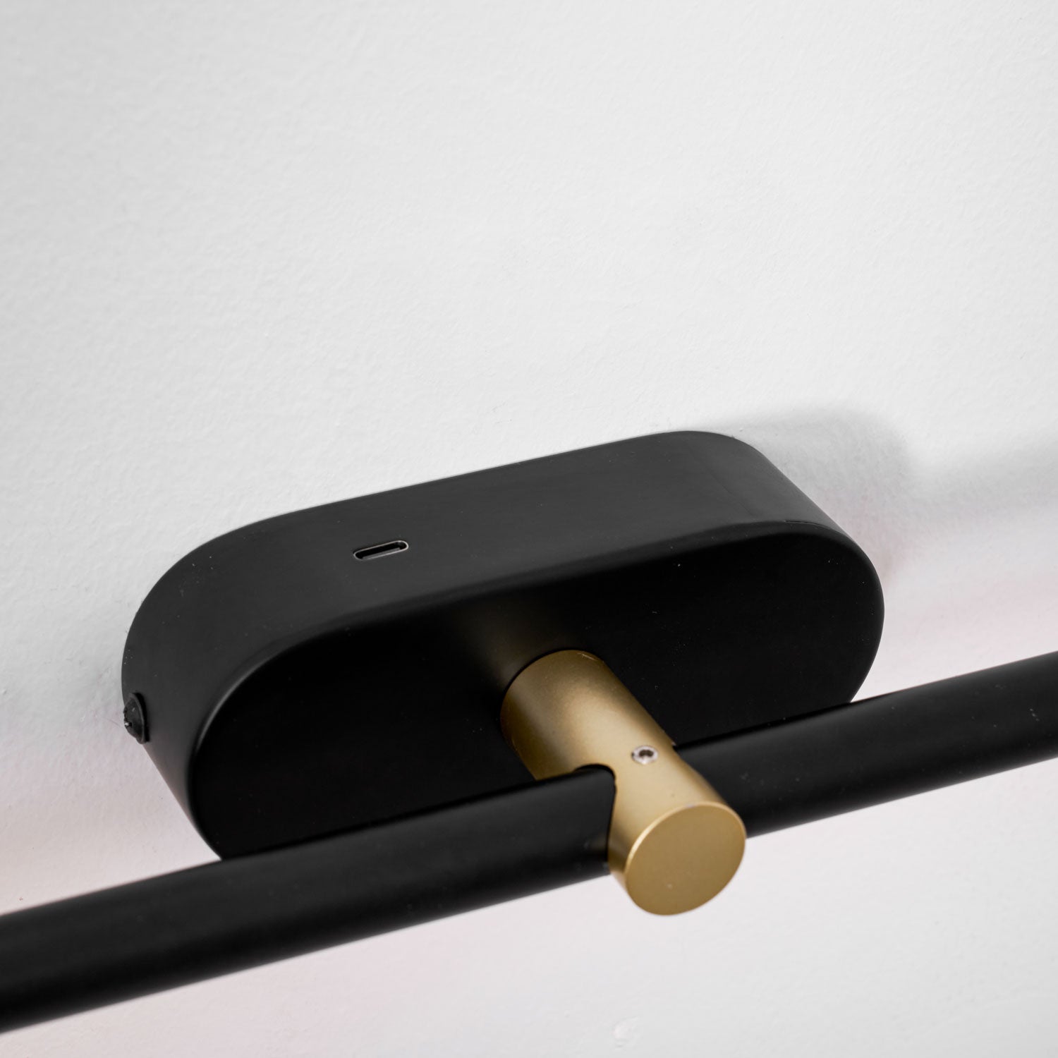 minimalist-linear-rechargeable-wall-lamp-anzaz--69