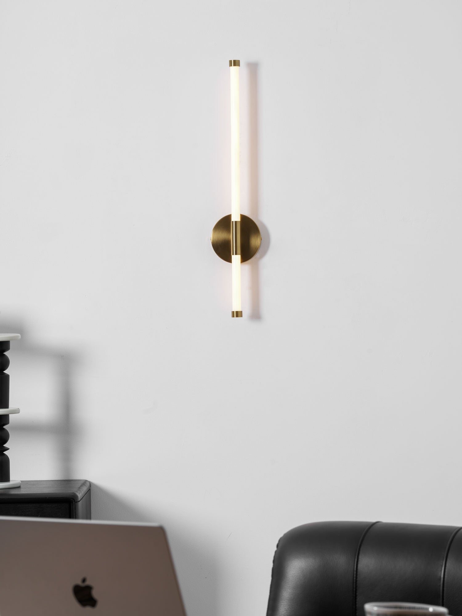 minimalist-vertical-wall-sconce-anzaz--42