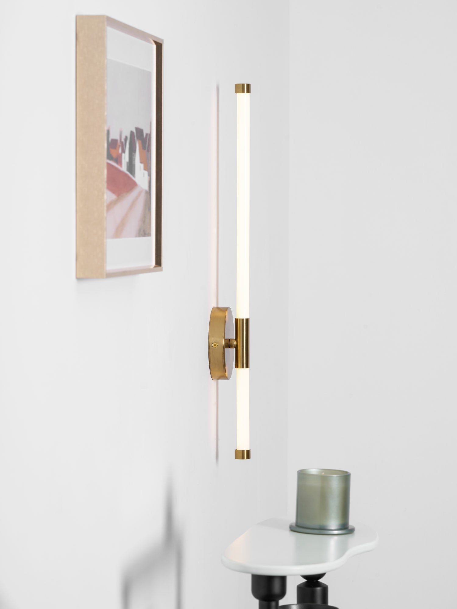 minimalist-vertical-wall-sconce-anzaz--43
