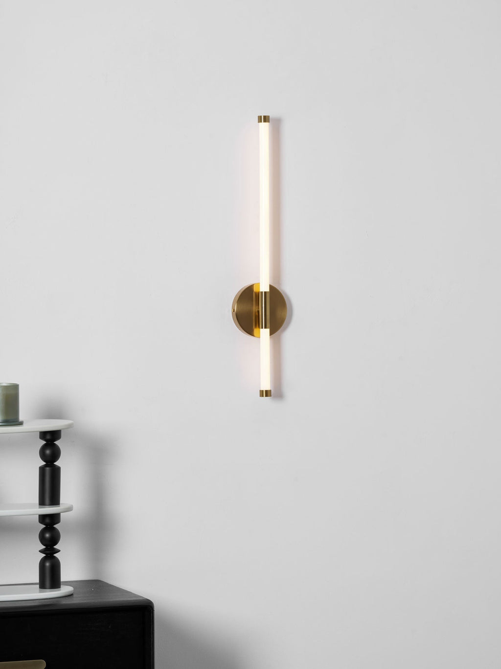 minimalist-vertical-wall-sconce-anzaz--45