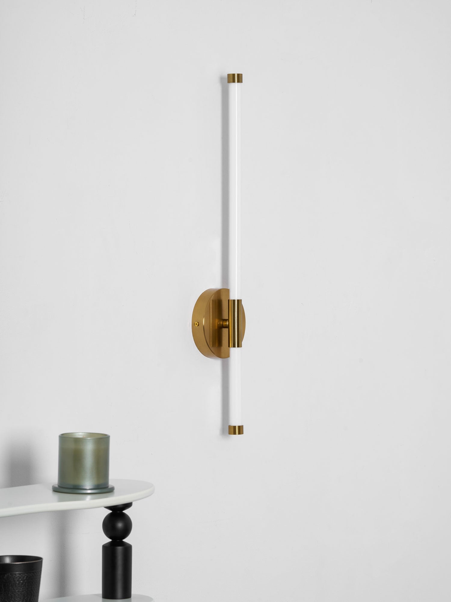 minimalist-vertical-wall-sconce-anzaz--46