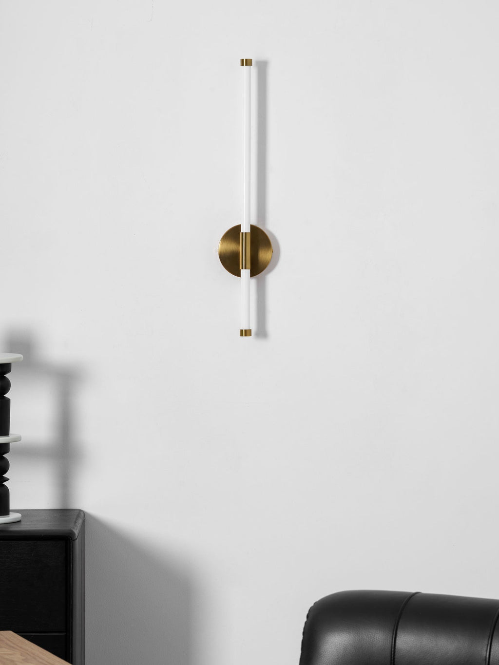 minimalist-vertical-wall-sconce-anzaz--47