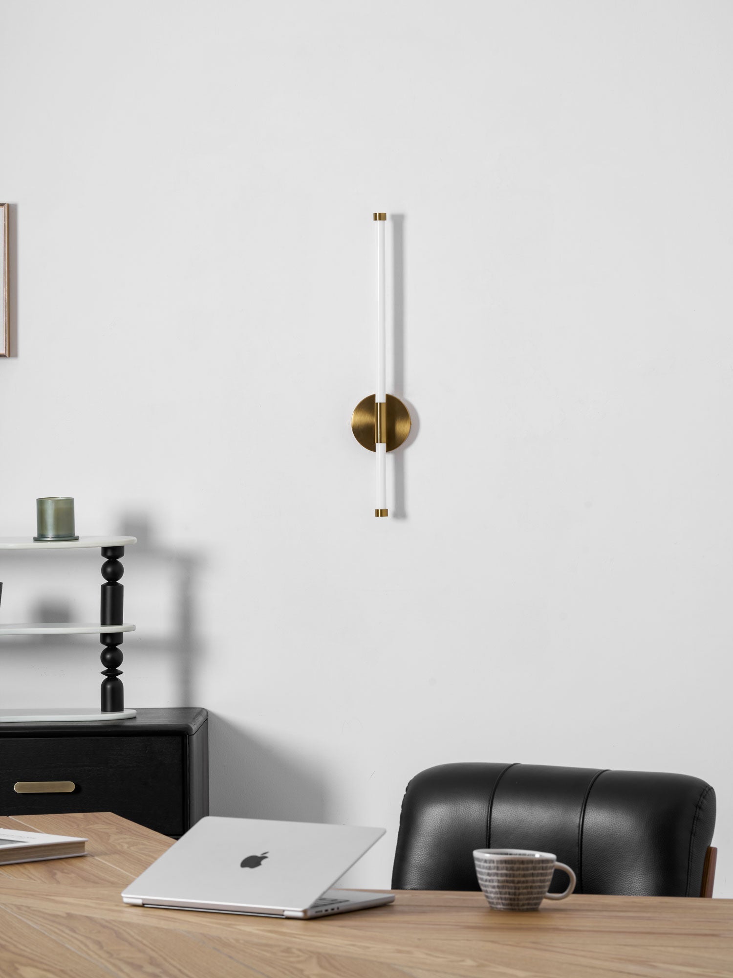 minimalist-vertical-wall-sconce-anzaz--38
