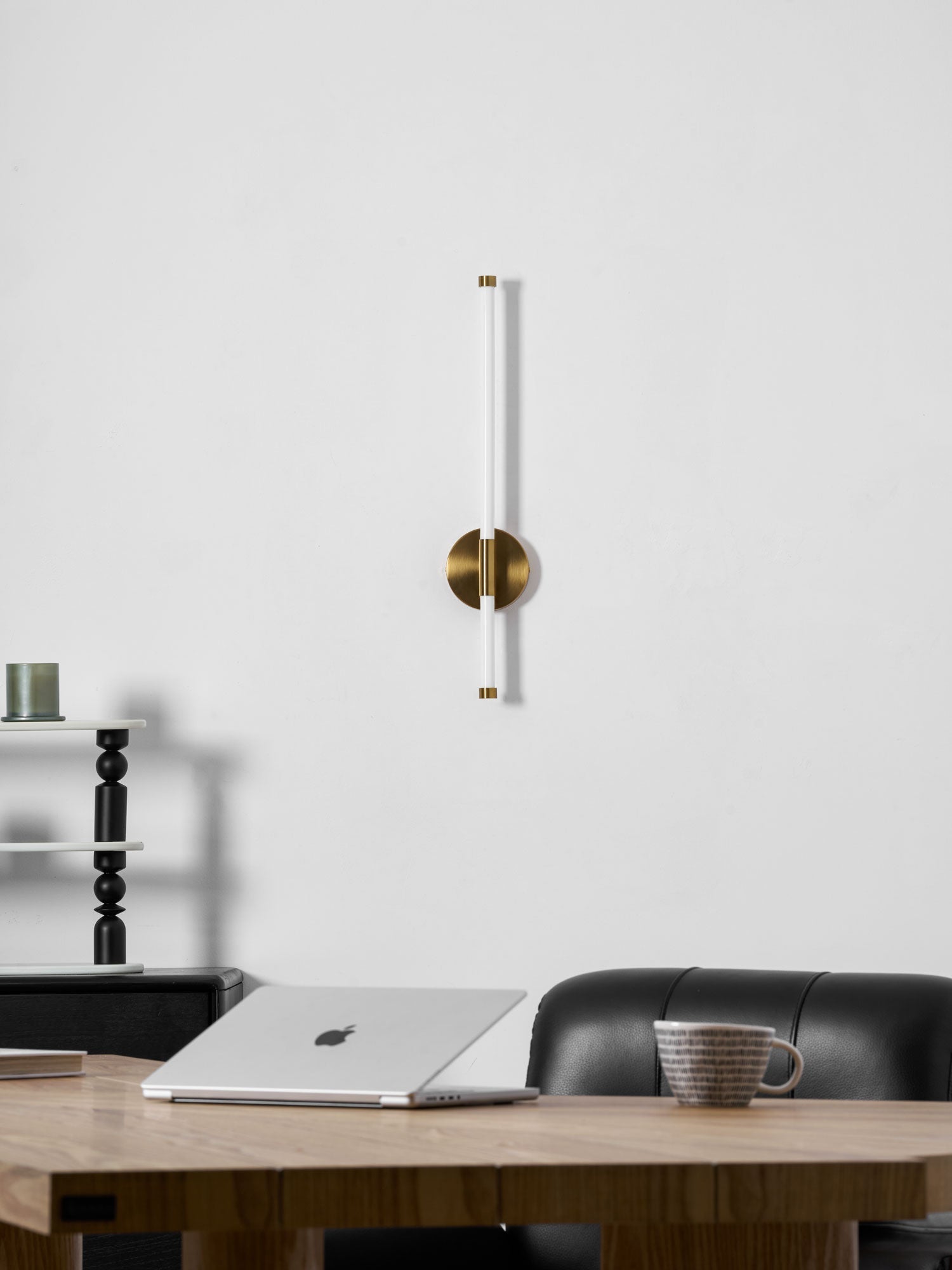 minimalist-vertical-wall-sconce-anzaz--39