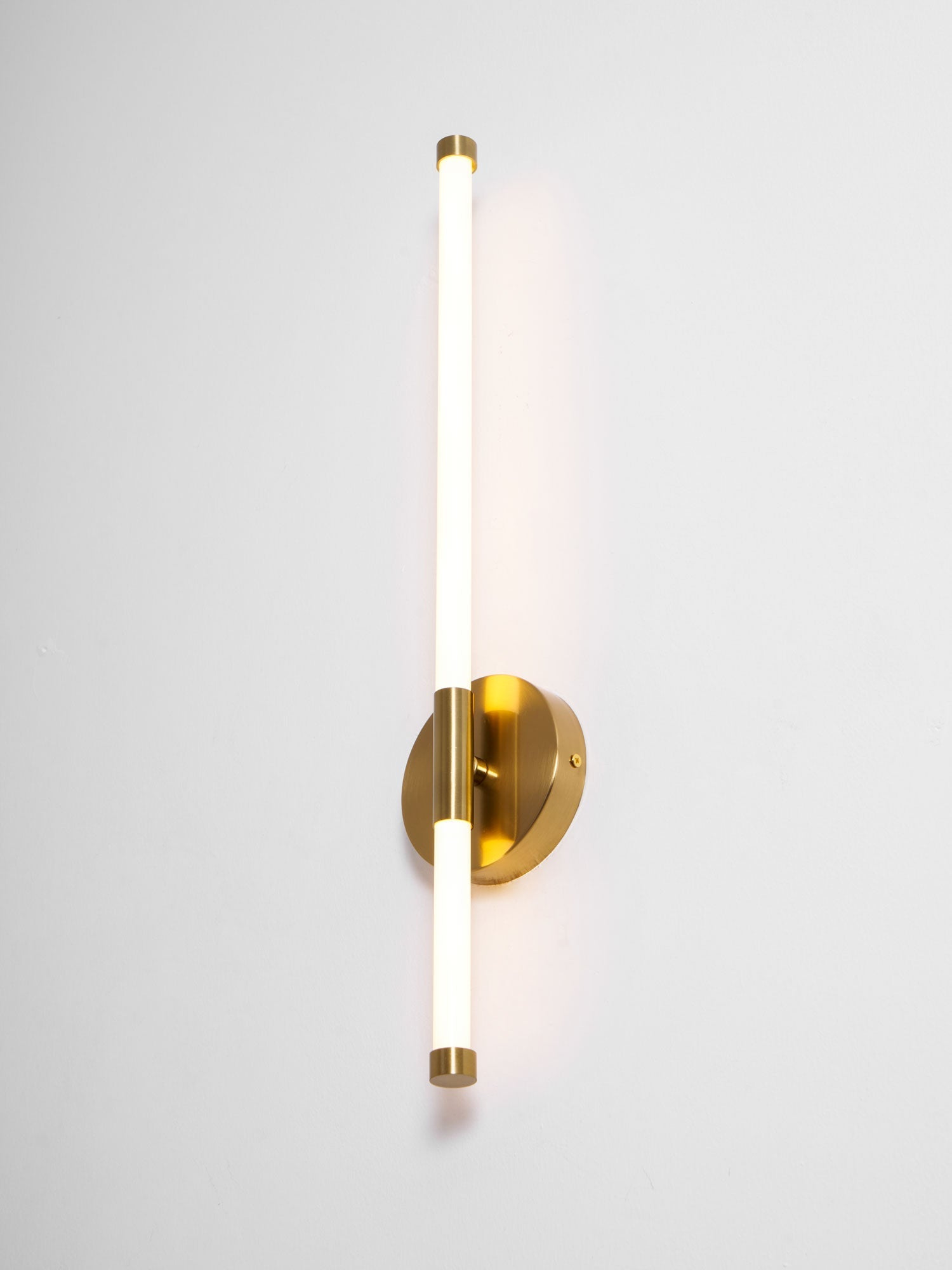 minimalist-vertical-wall-sconce-anzaz--54