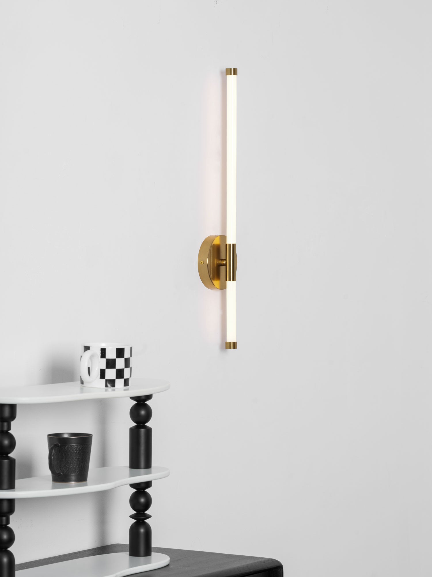 minimalist-vertical-wall-sconce-anzaz--41