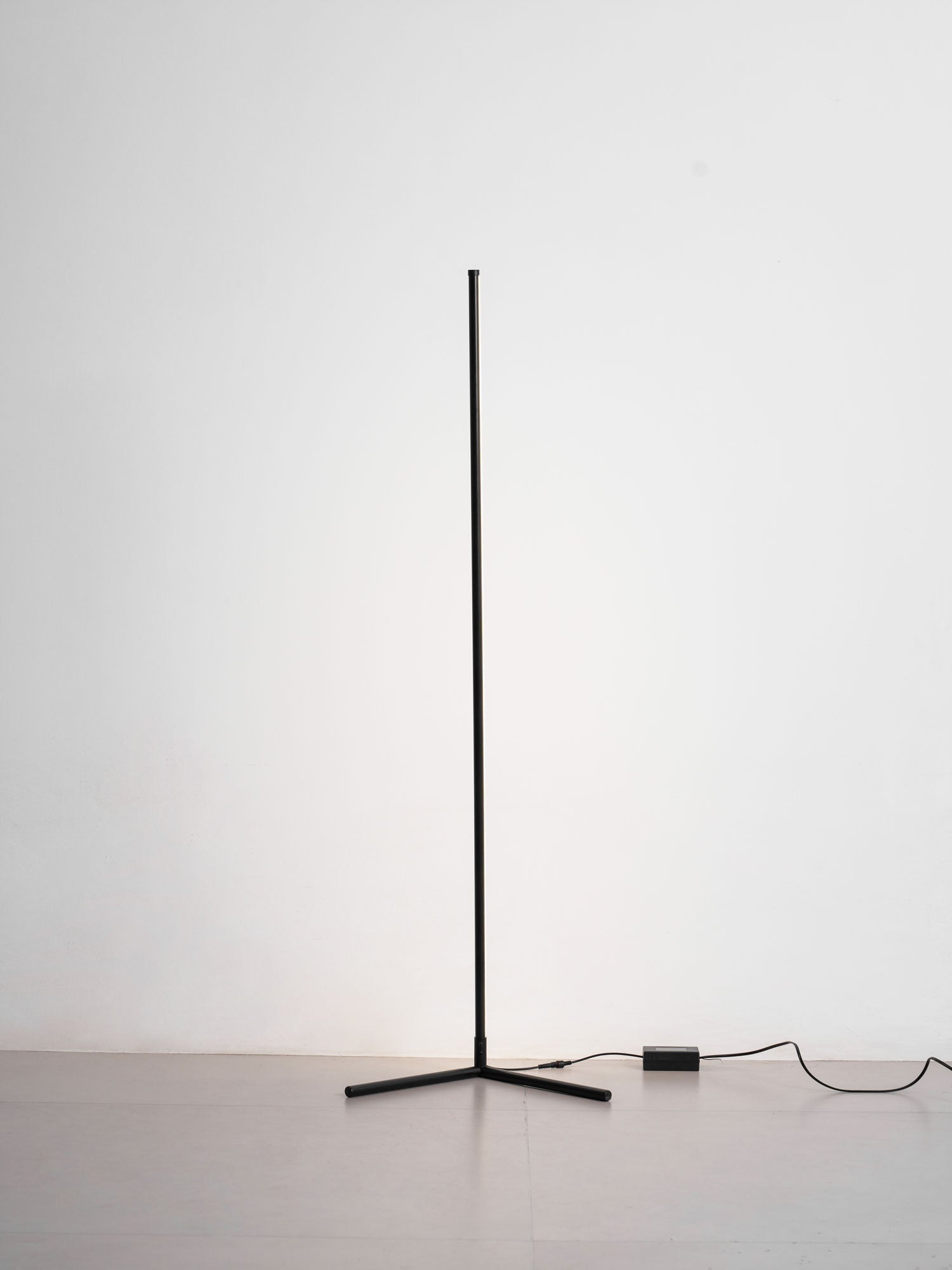 minimalist-led-floor-lamp-anzaz--23