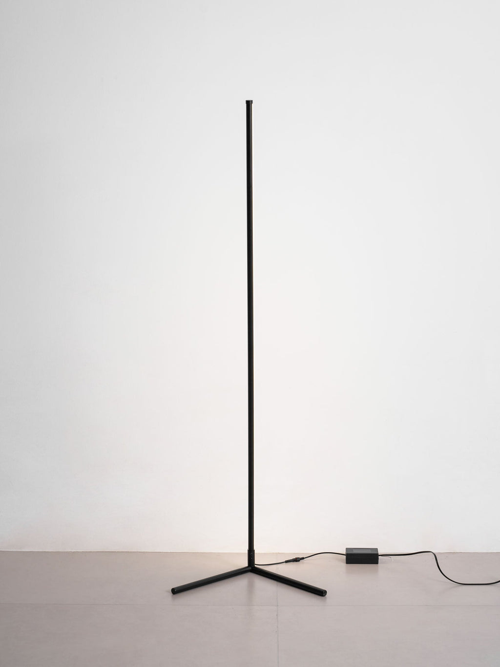 minimalist-led-floor-lamp-anzaz--21