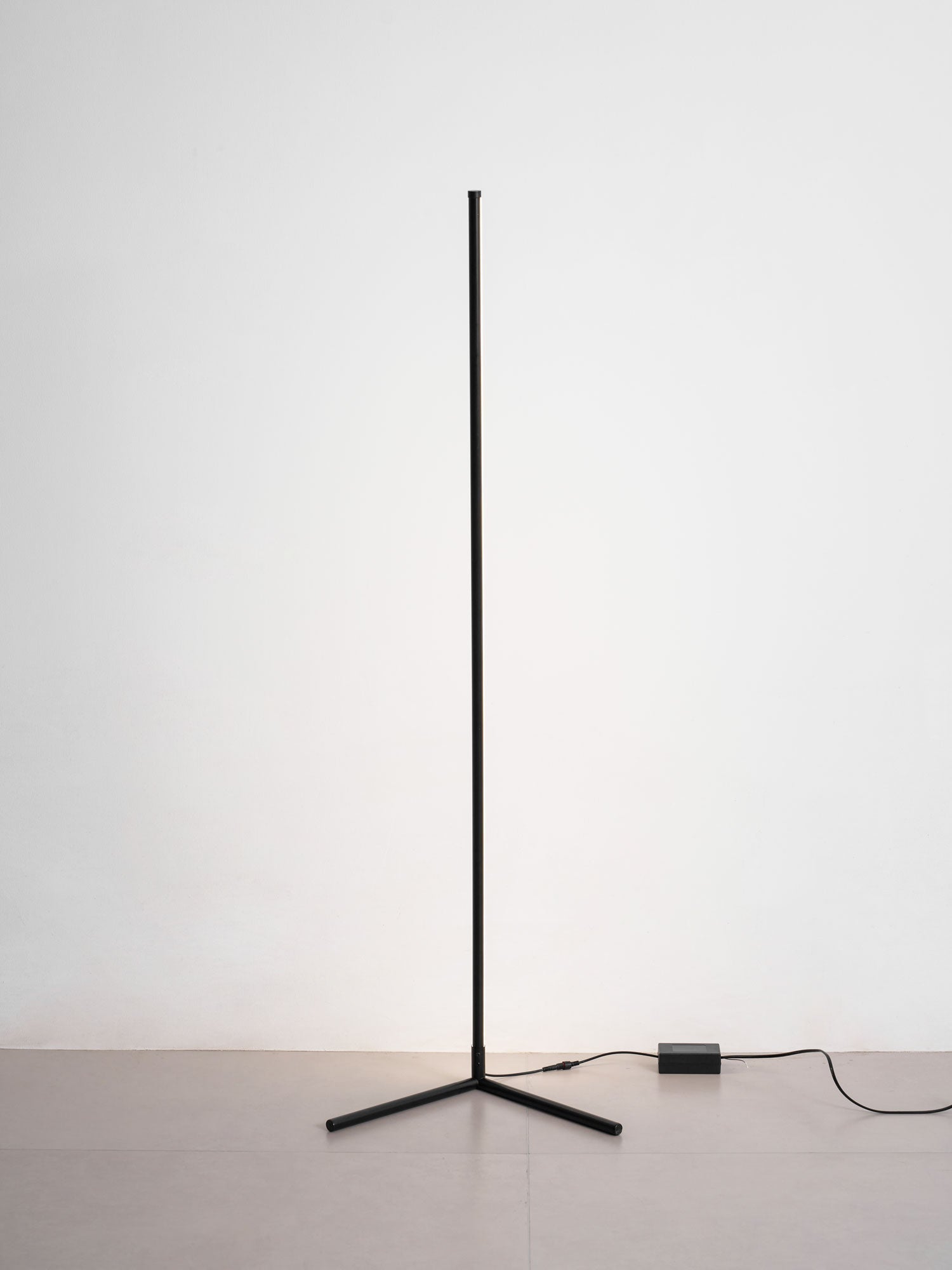 minimalist-led-floor-lamp-anzaz--21