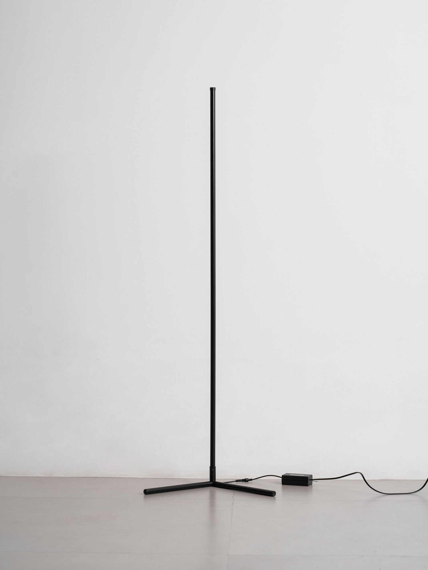 minimalist-led-floor-lamp-anzaz--22