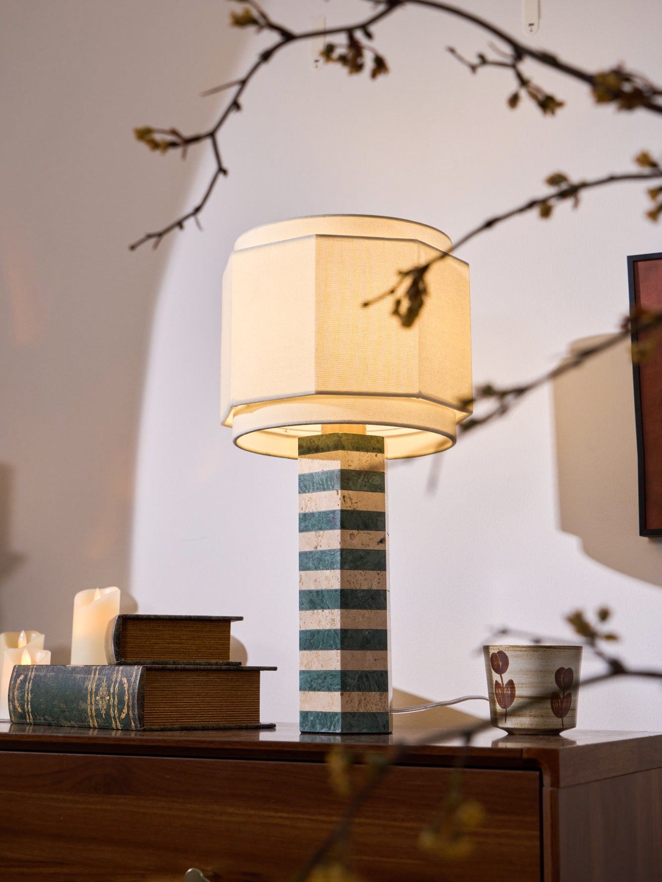 modari-striped-stone-table-lamp-anzaz--11