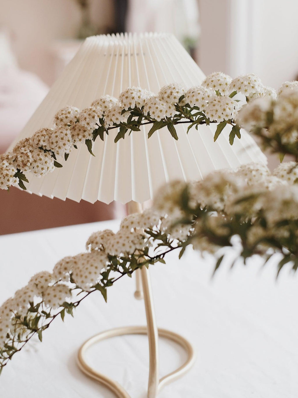 levitate-pleated-table-lamp-anzaz--11