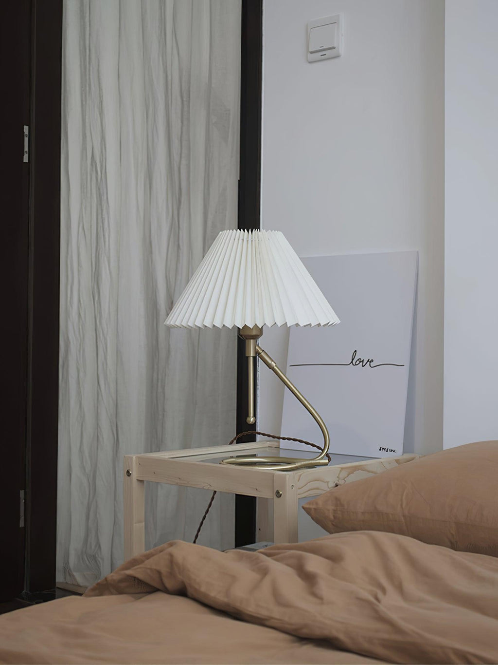 levitate-pleated-table-lamp-anzaz--12